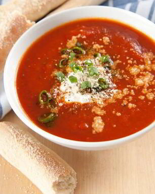 Томатный суп с рикоттой и пармезаном