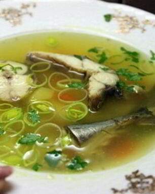 Уха из скумбрии с зеленью