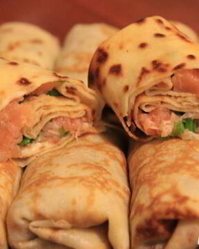 Фаршированные блинчики с семгой и плавленным сыром