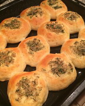 Ароматные чесночные булочки с зеленью