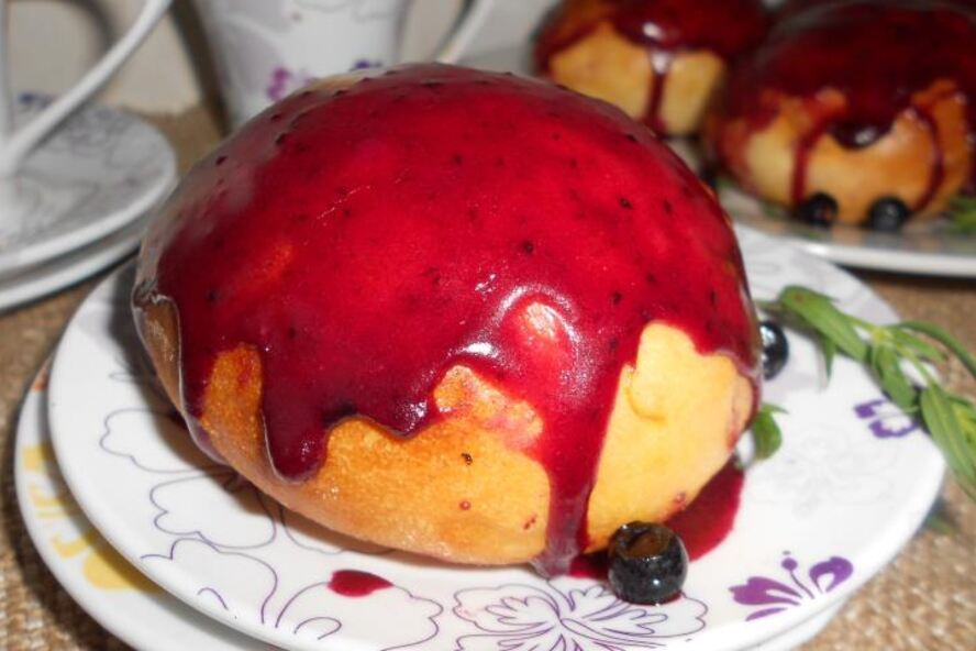 Рецепт булочек с черничной глазурью