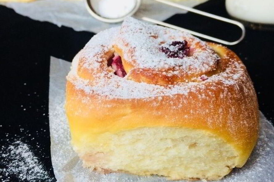 Рецепт булочек со сливочным сыром и вишней