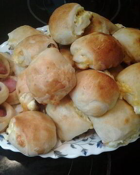 Кефирные булочки с брынзой