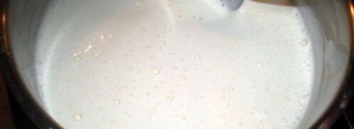 круассаны — пирожные с кондитерским кремом и лепестками миндаля. Шаг 5