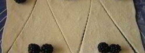 круассаны с земляникой, ежевикой и шоколадом. Шаг 5