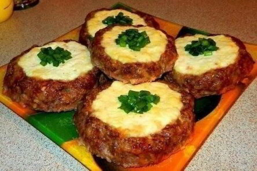 Рецепт мясных ватрушек с сырно-творожной начинкой