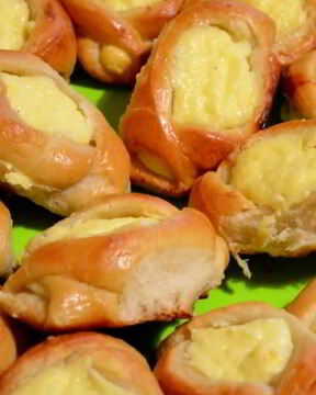 Ватрушки с творогом на сметанно-дрожжевом тесте