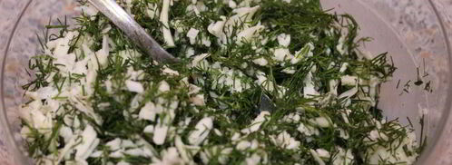 быстрые слойки с брынзой и зеленью. Шаг 4