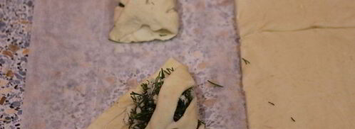 быстрые слойки с брынзой и зеленью. Шаг 5