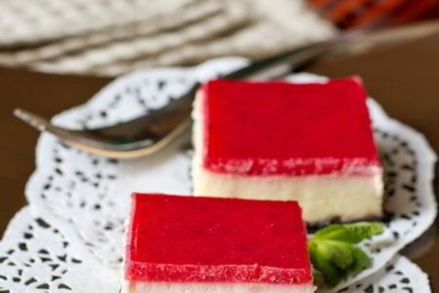 Рецепт чизкейка с белым шоколадом и клубничным желе