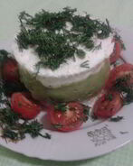 Ложный чизкейк с авокадо и лососем