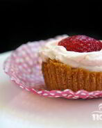 Мини-чизкейки с клубникой