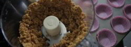 мини-чизкейки с клубникой. Шаг 2