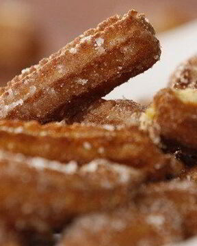 Чуррос с шоколадным соусом