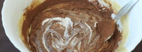 двухцветный манный кекс с целыми грушами. Шаг 5