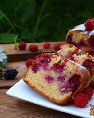 Кекс с ежевикой и малиной