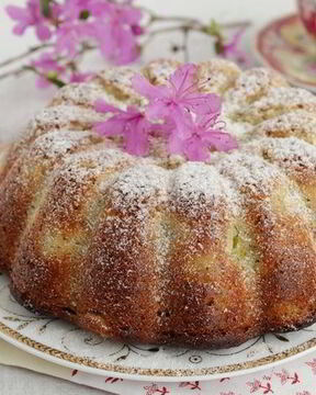 Кекс с маком и ревенем