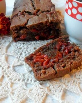 Шоколадный кекс с вишней на кефире