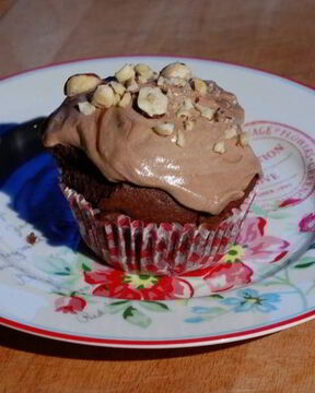 Шоколадные капкейки со сливочно-ореховым кремом