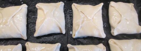 хачапури из слоеного теста. Шаг 3