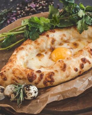 Хачапури по аджарски из слоеного теста