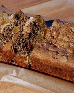 Домашний хлеб с отрубями, изюмом и курагой