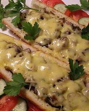 Фаршированный багет с грибами и курицей