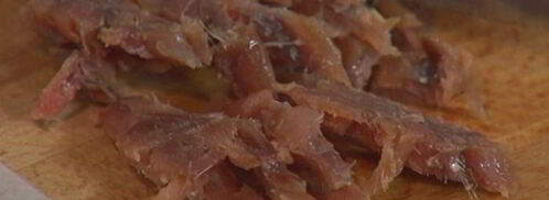 конвертики с козьим сыром, каперсами и анчоусами. Шаг 3