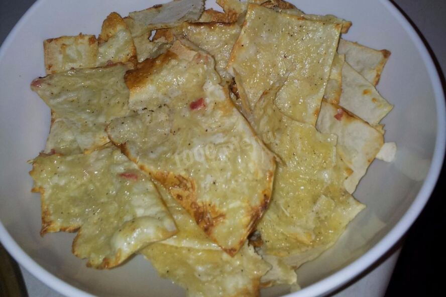 Рецепт чипсов из лаваша с яйцом сыром и колбасой