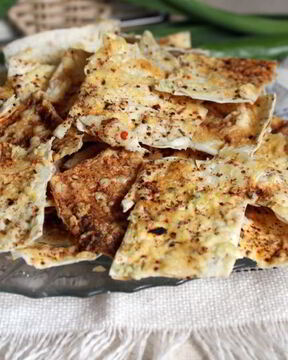 Чипсы из лаваша со сметаной и сыром