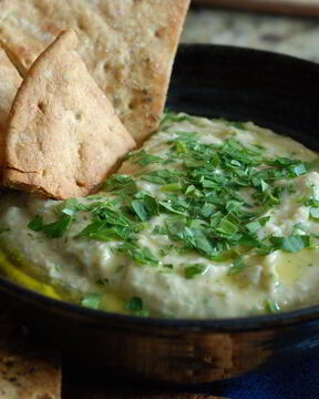 Хрустящий лаваш с фасолевой намазкой