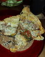 Лаваш, запеченный с оливковой пастой, томатным соусом, зеленью и кунжутом