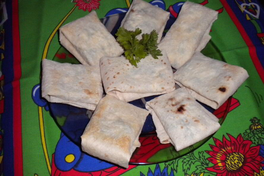 Рецепт печеного лаваша с сыром, чесноком и зеленью