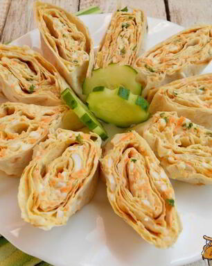 Рулетики из лаваша с сыром, яйцами и морковью