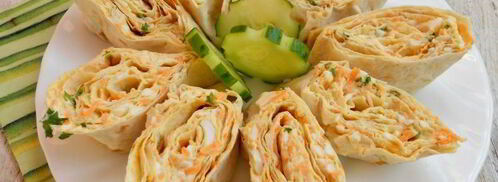 рулетики из лаваша с сыром, яйцами и морковью. Шаг 5