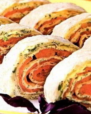 Рулеты из тонкого лаваша с семгой и сыром