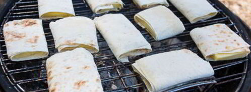 сулугуни в лаваше на углях. Шаг 3