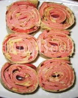 Закуска из колбасы в лаваше