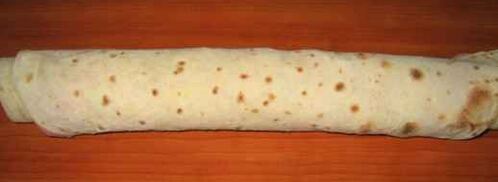 закуска из колбасы в лаваше. Шаг 10