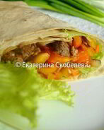 Закуска в лаваше с сочной говядиной и овощами