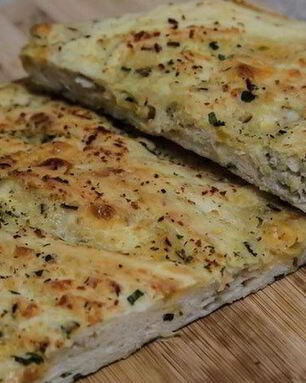 Фокачча с сыром и ветчиной из индейки