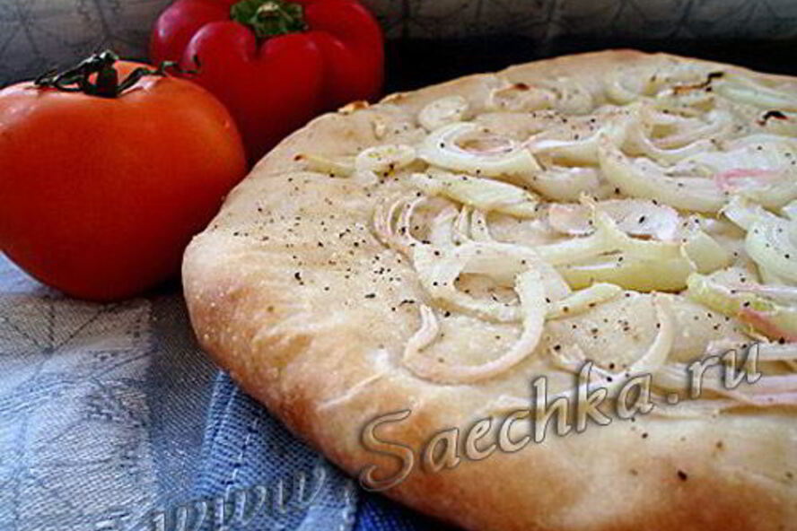 Рецепт фокаччи с жареным луком и сыром
