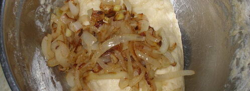 картофельная фокачча с жареным луком и маком. Шаг 5