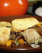 Куриный кобблер с тимьяновыми лепешками