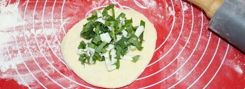 лепешки с черемшой и адыгейским сыром. Шаг 4