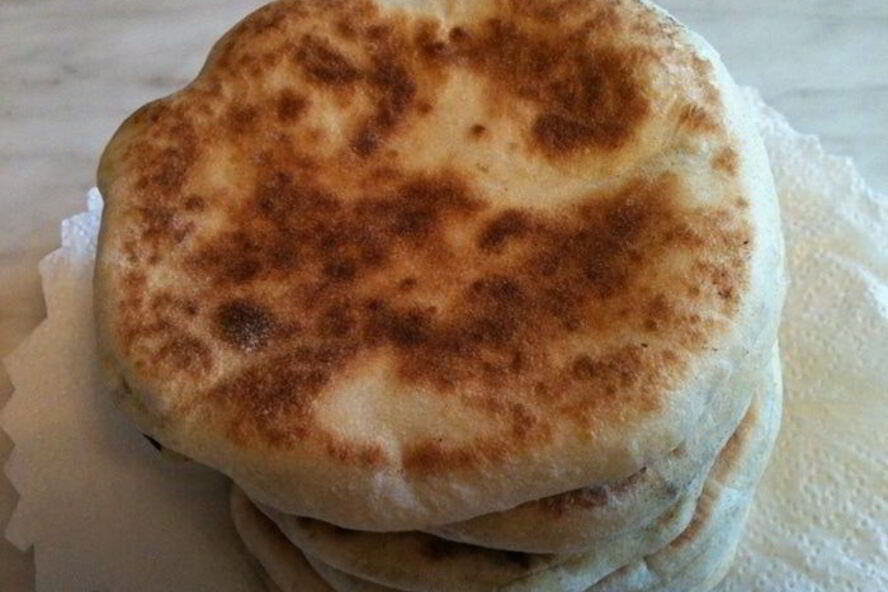 Рецепт лепешек с творожно-сырной начинкой