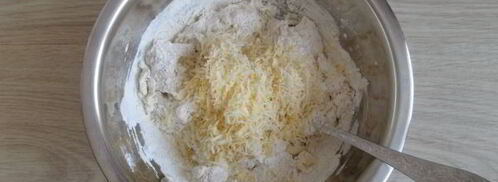 сырные лепешки на молоке на сковороде. Шаг 8