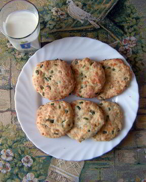 Сырные лепешки с зеленью