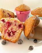 Йогуртовые маффины с черной смородиной