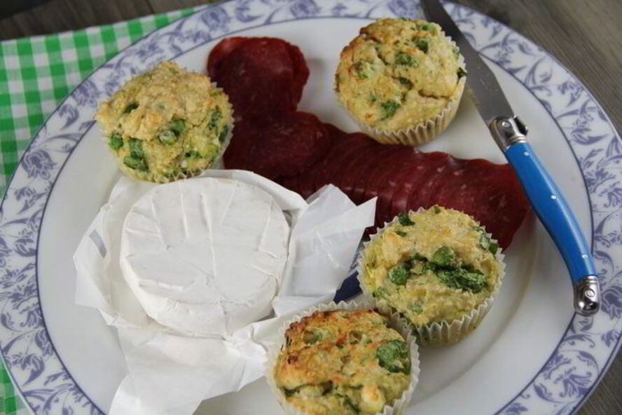 Рецепт маффинов из киноа с овощами и фетой